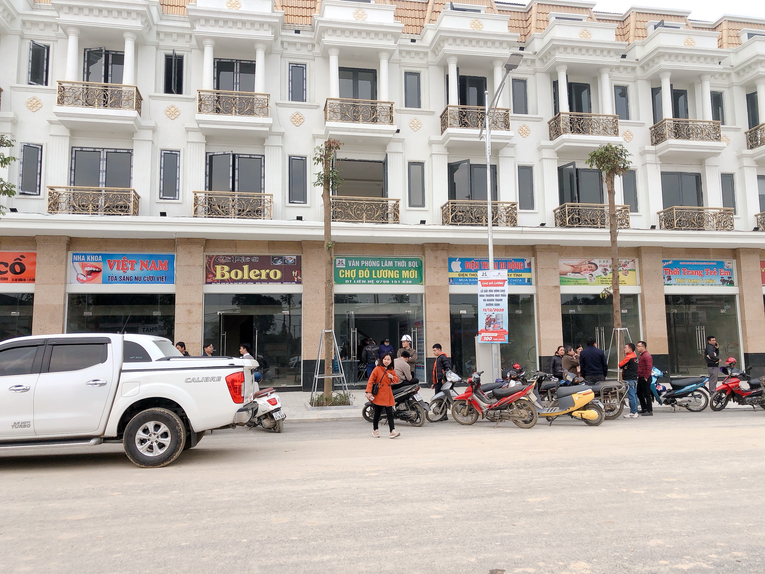 Tiểu thương Quế Phong hào hứng tham quan chợ mới Đô Lương